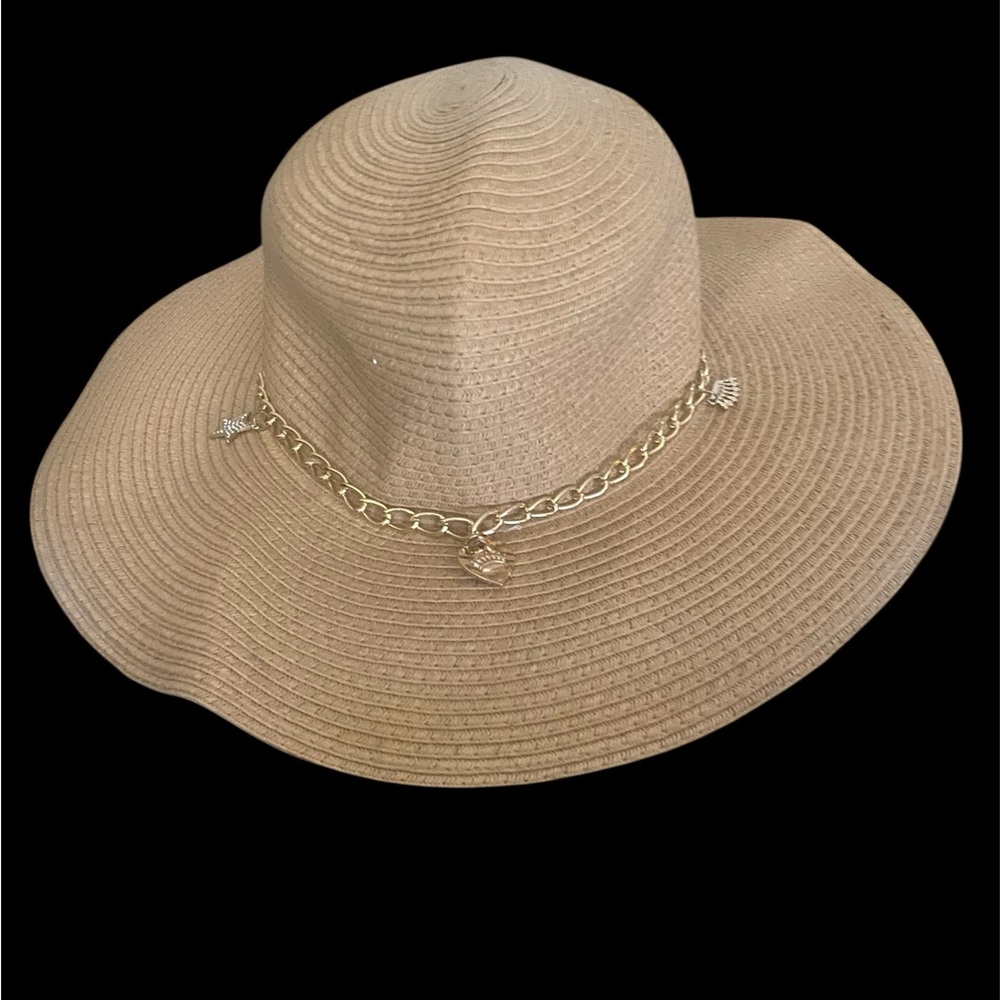 🌸 Juicy Couture Wide Brim Hat – Gold Chain Detail 🌸